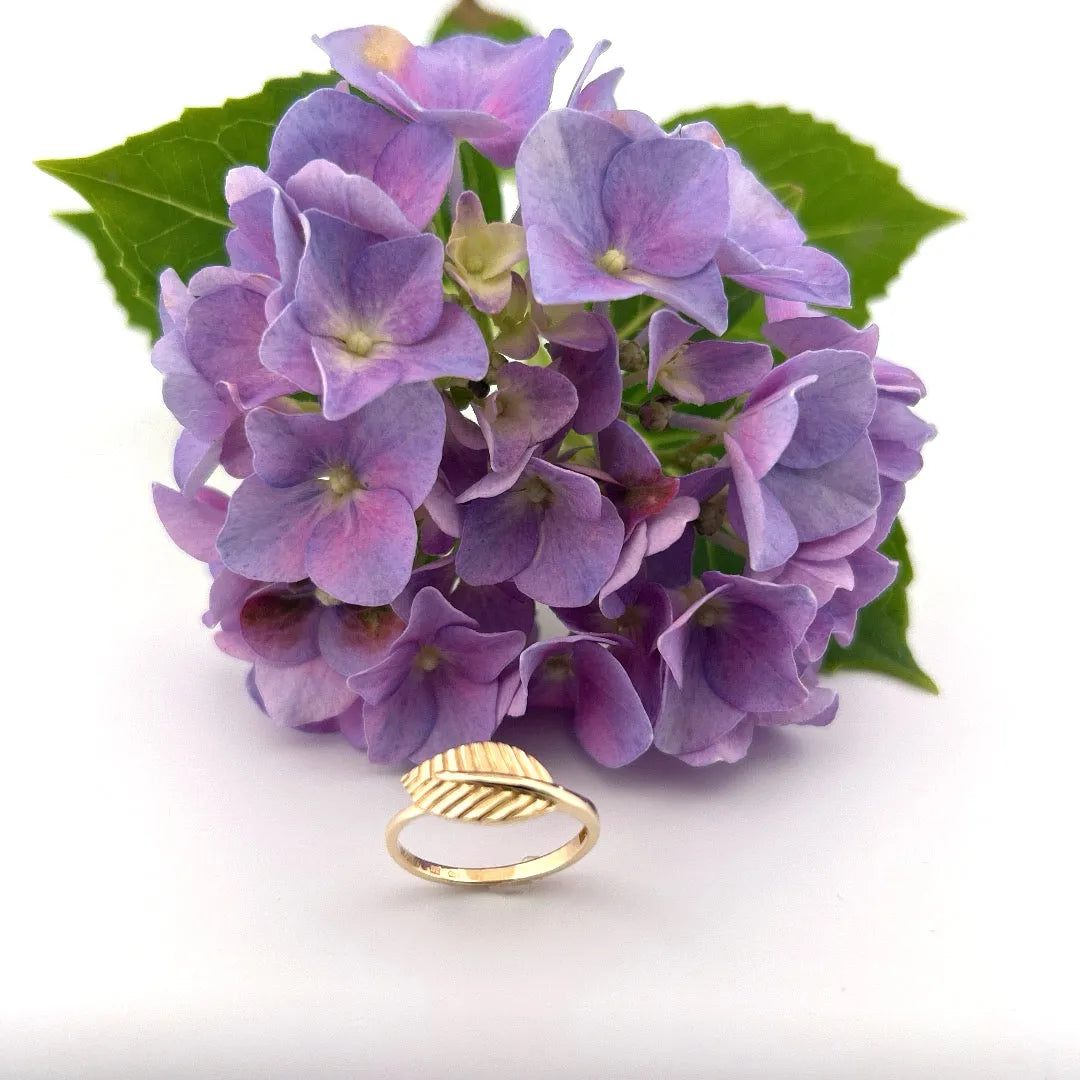 FOLIA | Zlatý prsteň s motívom listu