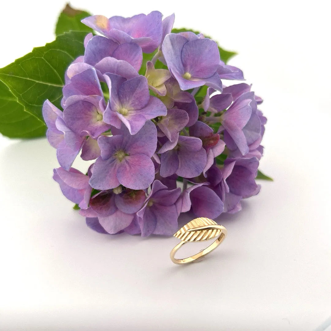 FOLIA | Zlatý prsteň s motívom listu