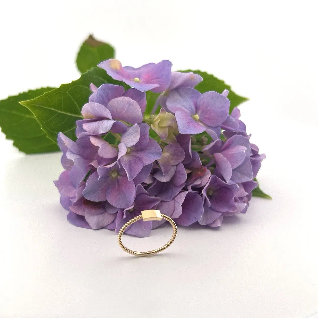 ESSENCE | Minimalistický prsteň zo zlata s točeným efektom