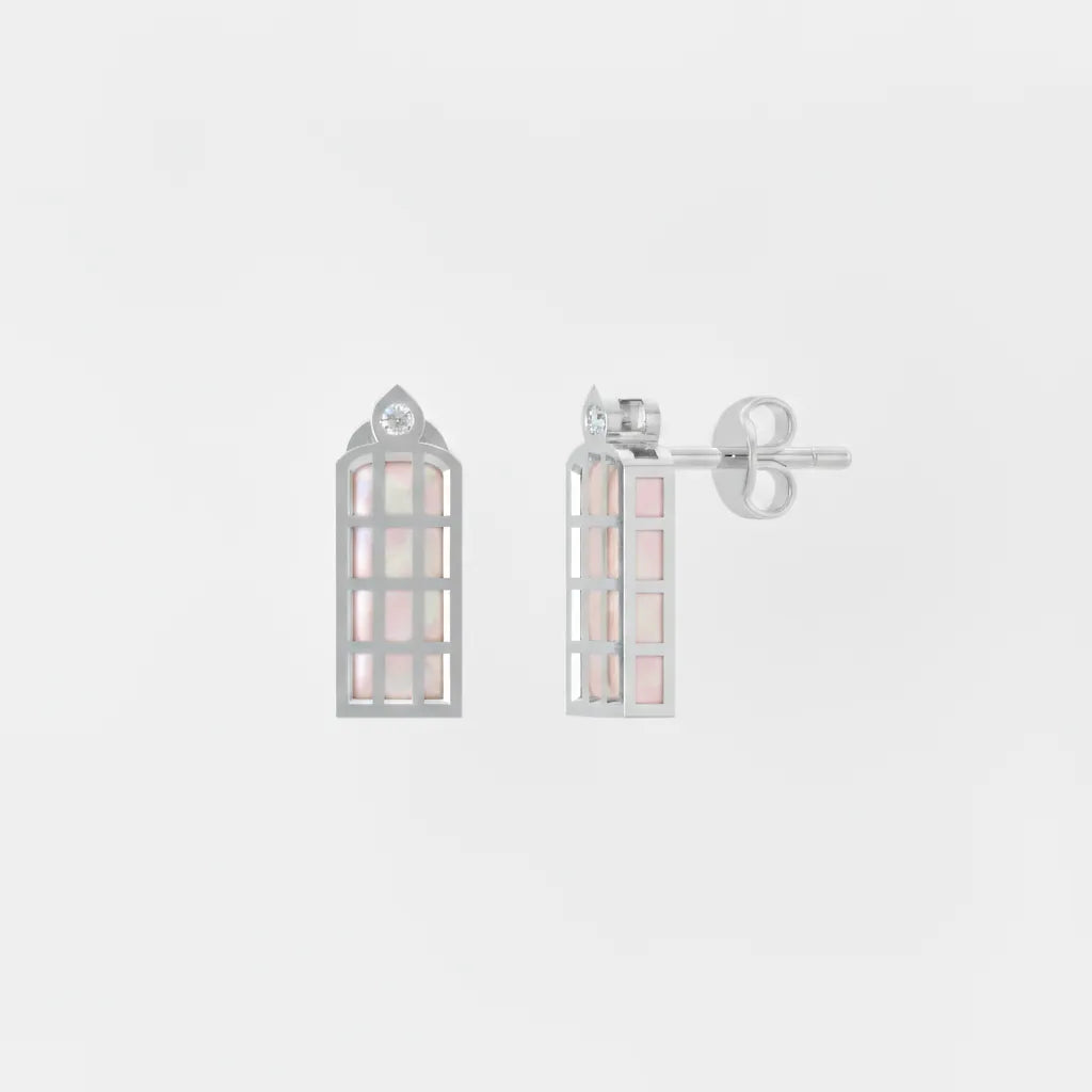 Náušnice z bieleho zlata CREYO LUMEN s perlovým enamelom a zirkónom – pohľad spredu