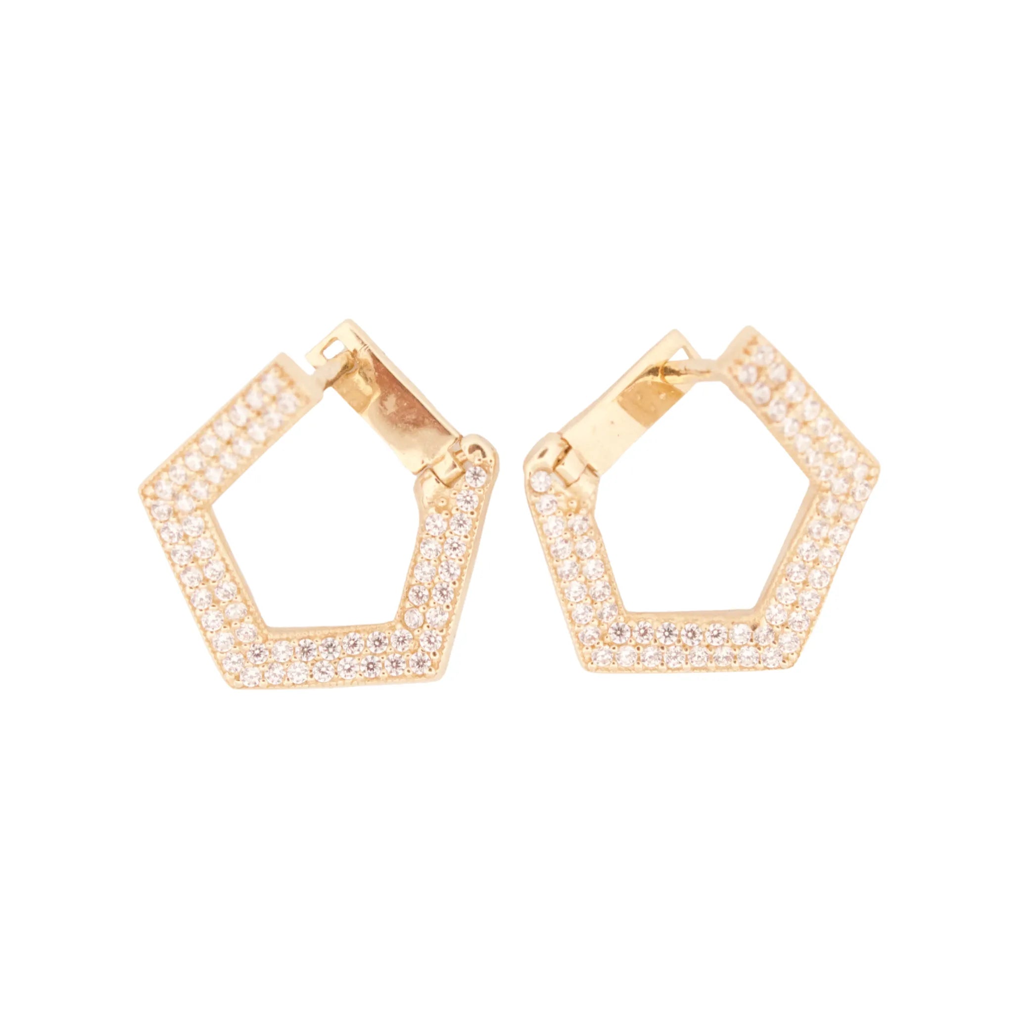 Zlaté päťuholníkové náušnice CREYO GEOMETRIC PENTAGON so zirkónmi – pohľad spredu