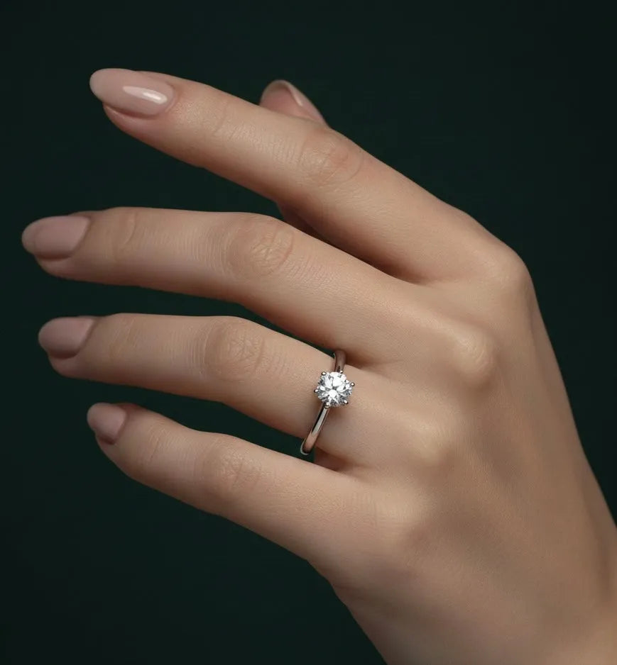 AUREA SOLITARIA | Biely zlatý prsteň so zirkónom
