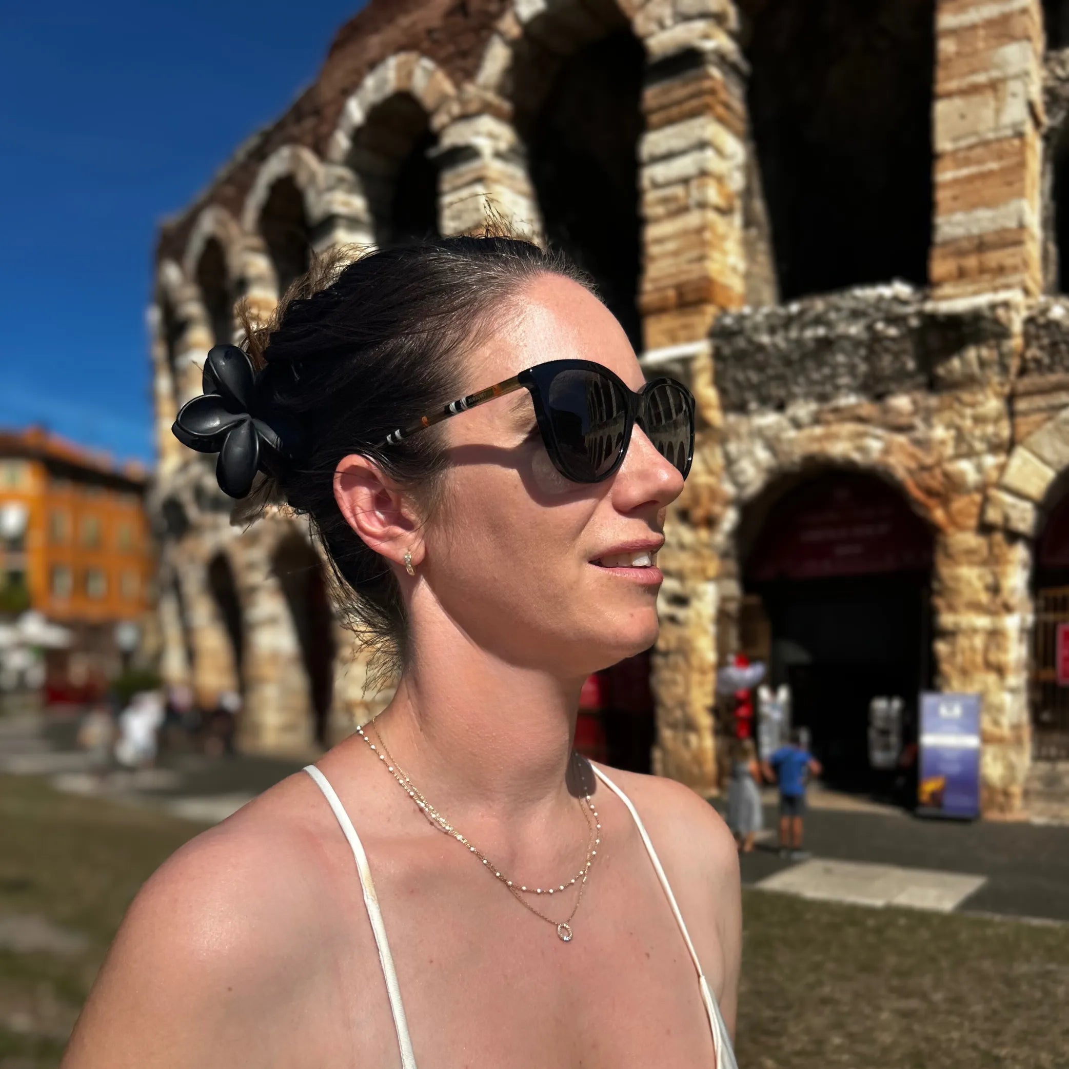 ESSENZA | Jemné kruhové zlaté náušnice so zirkónmi