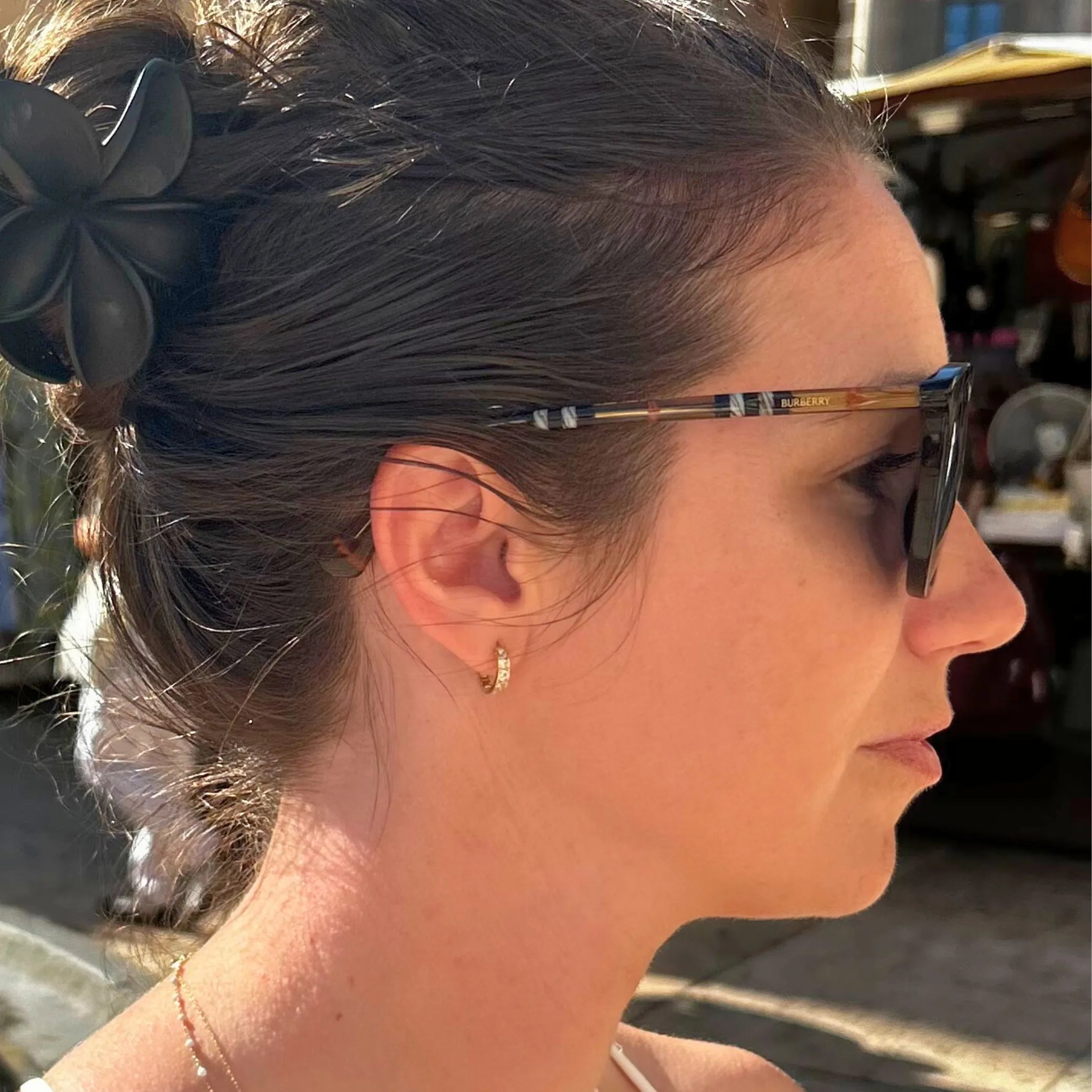 ESSENZA kruhové zlaté náušnice so zirkónmi – livestyle