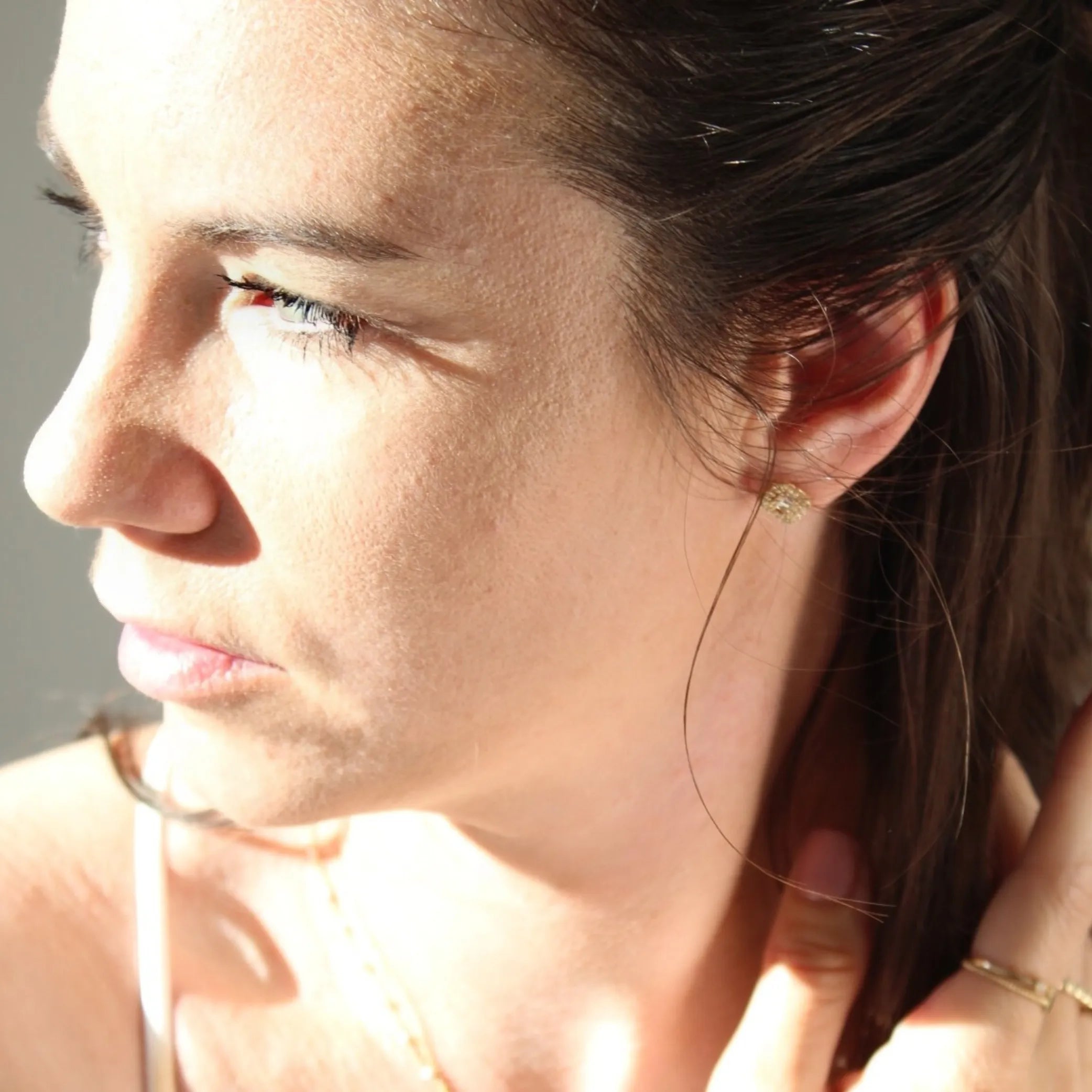 GRACE | Zlaté náušnice obdĺžnikového tvaru so zirkónmi