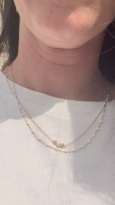 Jemný zlatý náhrdelník s perlou a nastaviteľnou dĺžkou 40 cm a 43 cm - video