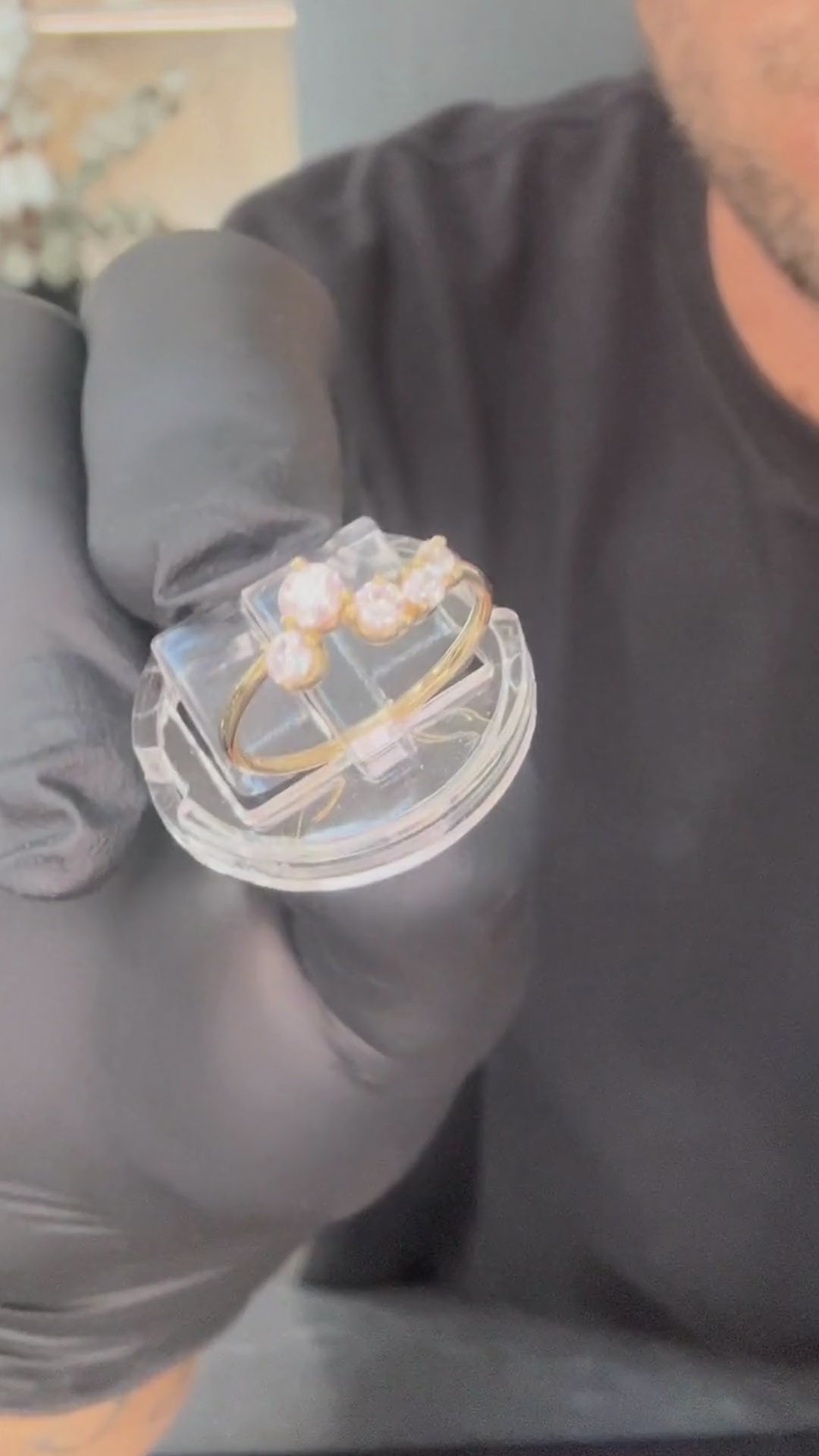 DIVINA | Prsteň zo 14K zlata s piatimi žiarivými zirkónmi- detail video