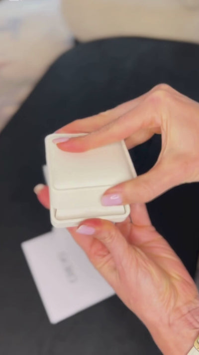 GEOMETRIC ÉLÉGANCE  | zlaté kruhové náušnice lifestyle Zuzana 