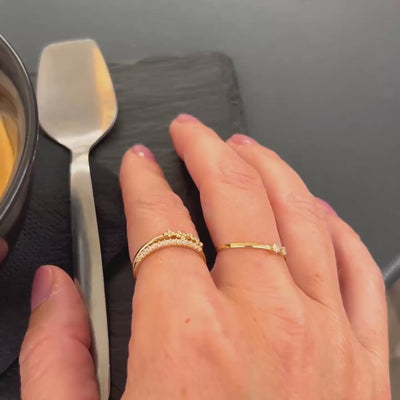 Linea – prsteň z 14K žltého zlata s jemnou líniou zirkónov, elegantný minimalistický dizajn