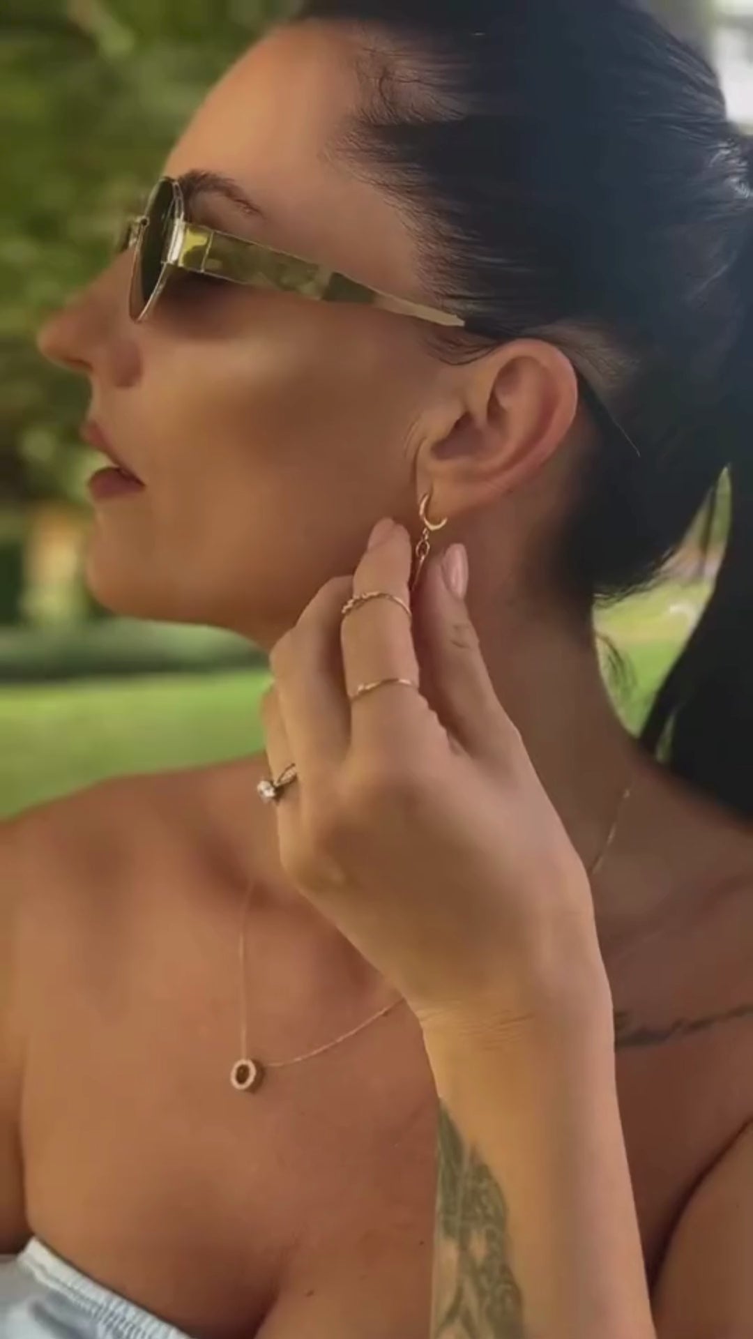 VIVARA | Prsteň zo 14K zlata s líniou zirkónov - video livestyle